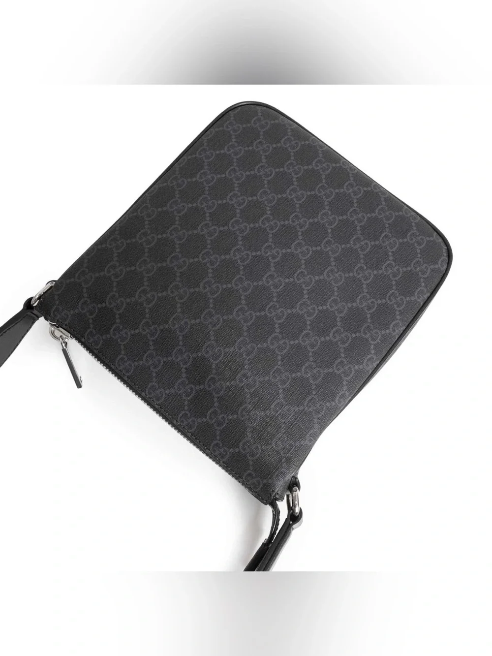 Men’s Gucci Crossbody Like new condition